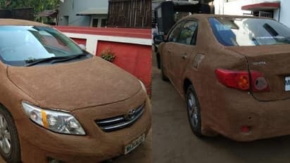 ఎండకు తట్టుకోలేక.. కాస్ట్లీ కారుకి ఆవు పేడ అలికి..!!