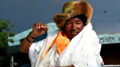 গত সপ্তাহে ভেঙেছিলেন রেকর্ড, ফের সর্বোচ্চ শিখরে কামি! এভারেস্ট অভিযান যেন জলভাত