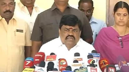 எவனையும் பார்க்க மாட்டார்..! மனசுலபட்டதை பேசிடுவார் வைகோ.. ராஜேந்திரபாலாஜி திடீர் பாராட்டு..!