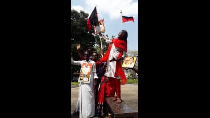 ஆட்டம்... பாட்டம் ... கொண்டாட்டம்! திமுகவின் முன்னிலைக்கு தொண்டர்கள் செய்யும் ஆர்ப்பாட்டம்! புகைப்பட தொகுப்பு