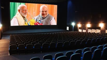 গণনা দেখতে আস্ত সিনেমা হল ভাড়া, মোদী ভক্তের কাণ্ডে অবাক সকলে