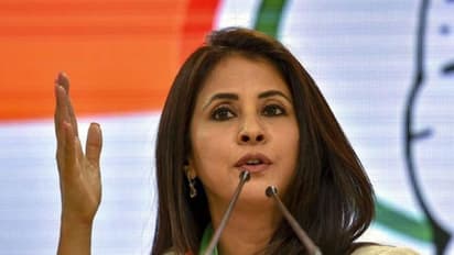 ఆర్టికల్ 370 రద్దు.. మా అత్తమామలతో మాట్లాడి 22రోజులౌతోంది.. ఊర్మిళ ఆవేదన