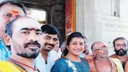 கோவில் நுழைவாயிலில் நடிகை ராஜாவுடன் செல்பி எடுத்த பூசாரி..! அடுத்த வெடித்த பிரச்சனையை பாருங்க..!