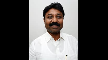 విద్యను వ్యాపారంగా మారుస్తుంటే ఏం చేశారు... అధికారులపై విద్యామంత్రి ఆగ్రహం