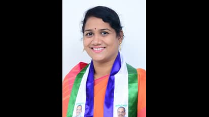 నాగులపల్లి ధనలక్ష్మి: బాల్యం, విద్యాభ్యాసం, వ్యక్తిగత జీవితం, రాజకీయ ప్రస్థానం  