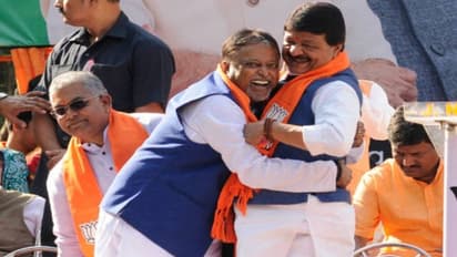 'সংঘাত ভুলে সংসারে', দিলীপের বাড়িতে মুকুলকে নিয়ে বৈঠক কৈলাসের