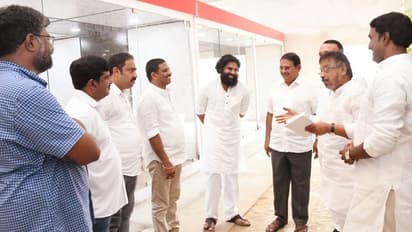 ఫలితాల తర్వాత మొదటిసారి...జనసేన పార్టీ కార్యాలయంలో పవన్ కళ్యాణ్ (ఫోటోలు)