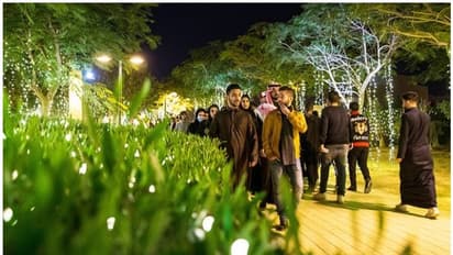 പുതിയ നിയമം പ്രാബല്യത്തില്; സൗദിയില് പൊതുസ്ഥലത്ത് സഭ്യത ലംഘിക്കുന്ന വസ്ത്രങ്ങള് ധരിച്ചാല് ശിക്ഷ