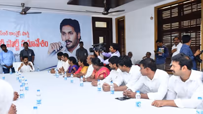 రాజీనామాలకైనా సిద్దంగా వుండాలి: వైసిపి ఎంపీలతో జగన్