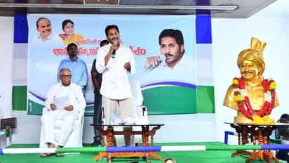 ఎంపీలు, ఎమ్మెల్యేల భేటీల్లో వైఎస్ జగన్ (ఫొటోలు)
