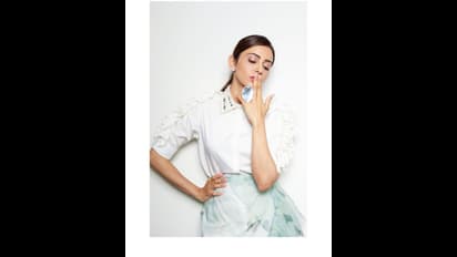 ప్యాంట్ కి జిప్ వేసుకోకుండా రకుల్ హాట్ ఫోజులు!