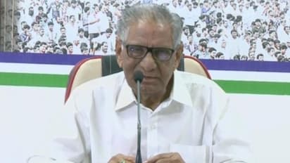 వికేంద్రీకరణ బిల్లుపై క్లారిటీ లేదు... ఏం జరుగుతుందో చూద్దాం...: ఉమ్మారెడ్డి వెంకటేశ్వర్లు