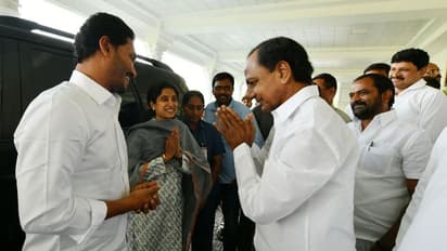 ప్రగతి భవన్ లో సతీసమేతంగా కేసీఆర్ ను కలిసిన జగన్ (ఫొటోస్)