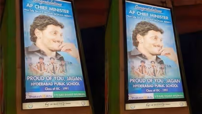 వైయస్ జగన్ కి క్లాస్ మేట్స్ అరుదైన గిఫ్ట్: చంద్రబాబు కోసమేనా....