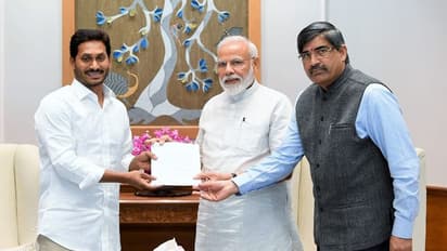 ప్రత్యేక హోదా విషయంలో వెనక్కు తగ్గను: జగన్