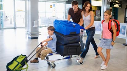 രക്ഷിതാക്കളുടെ ശ്രദ്ധയ്ക്ക്; കുട്ടികളുമായി ദൂരെ യാത്ര പോകുമ്പോൾ ശ്രദ്ധിക്കേണ്ട 8 കാര്യങ്ങൾ