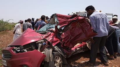 ಧಾರವಾಡ: ಕಾರು-ಲಾರಿ ನಡುವೆ ಭೀಕರ ಅಪಘಾತ, ಐವರ ದುರ್ಮರಣ