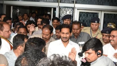 ఏపీ భవన్లో జగన్కు ఘన స్వాగతం (ఫోటోలు)