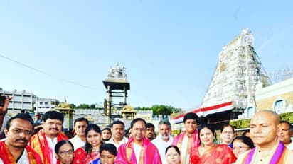 తిరుమల శ్రీవారిని దర్శించుకున్న కేసీఆర్ (ఫోటోలు)