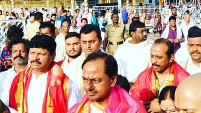 లష్కర్ బోనాలు: ఉజ్జయిని మహంకాళికి కేసీఆర్ బోనం