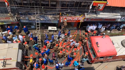 കൊച്ചിയെ ആശങ്കയിലാഴ്ത്തി ബ്രോഡ് വേയിലെ അഗ്നിബാധ; നാല് കടകള്‍ കത്തി നശിച്ചു