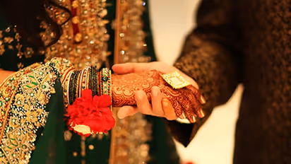 ಕುಡುಕ ವರನ ತಿರಸ್ಕರಿಸಿದ ವಧುವಿಗೆ ಸರ್ಕಾರದ ಸನ್ಮಾನ