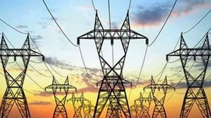 நடிகை வீட்டுக்கு ஒரு லட்சம் மின்கட்டணம்? பொங்கி எழுந்து முதல்வருக்கு புகார் அளித்த நடிகை.!