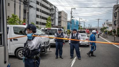 স্কুলে রওনা শিশুদের অতর্কিতে ছুরি নিয়ে হামলা, শোরগোল বিশ্ব জুড়ে