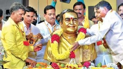 ఎన్టీఆర్ జయంతి వేడుకల్లో బాబు: ఫలితాల తర్వాత మొదటిసారి బయటికి