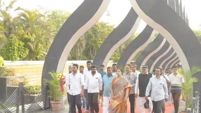 ఎన్టీఆర్ కు పురంధేశ్వరి, తదితరుల నివాళి (ఫొటోలు)