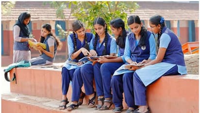 എയ്ഡഡ് സ്കൂൾ പ്ലസ് വൺ പ്രവേശനത്തിന് തലവരി; മനുഷ്യാവകാശ കമ്മീഷൻ അന്വേഷണത്തിന് ഉത്തരവിട്ടു