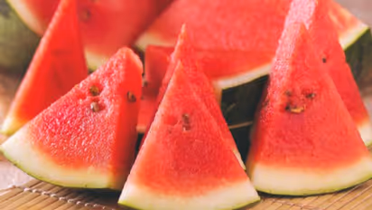 60 ಸಾವಿರ ಬಂಡವಾಳ, 2 ಲಕ್ಷ ಲಾಭ: ಲಾಕ್ಡೌನ್ನಲ್ಲೂ ಕಲ್ಲಂಗಡಿ ಬಂಪರ್ ಸೇಲ್