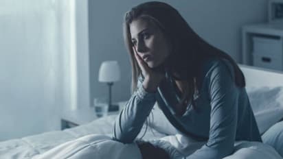 രാത്രി ഉറക്കം പ്രശ്നമാണോ? കിടക്കുന്നതിന് മുമ്പ് ഇവയൊന്ന് പരീക്ഷിച്ചുനോക്കൂ...