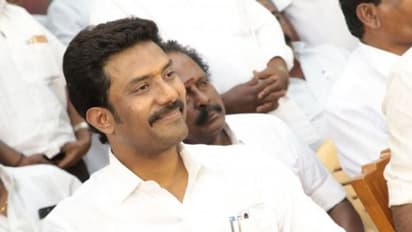 அமைச்சராக துடிக்கும் அதிமுக புள்ளிகள்... ஓபிஎஸ் மகனால் செம்ம அப்செட்டில் எடப்பாடி அண்ட் டீம்!!