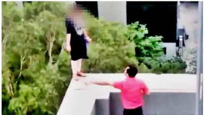 ജോലിയില് നിന്നും പിരിച്ചുവിട്ടു; ആത്മഹത്യാ ഭീഷണിയുമായി യുവതി ടെറസില് കയറി