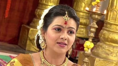 லிப் டூ லிப் அடிப்பதில் கமலை மிஞ்சிய கில்லி இவரா? 'சந்திரலேகா' சீரியல் நடிகையின் கலக்கல் பதில்!