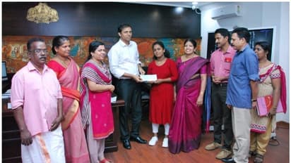 മുങ്ങിതാഴ്ന്ന മൂന്ന് പേരുടെ ജീവന് രക്ഷിച്ച വിസ്മയയ്ക്ക് ജീവന്രക്ഷാപ്രവര്ത്തനത്തിനുള്ള പാരിതോഷികം സമ്മാനിച്ചു