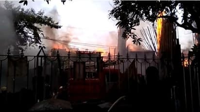 ভয়াবহ আগুন পার্ক সার্কাসে, বন্ধ শিয়ালদহ দক্ষিণের রেল পরিষেবা