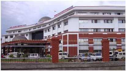 ’பதவிய விட்டு போயிடாதீங்க...’ முதல்வர் மாவட்டத்தில் நிர்வாகி தீக்குளிக்க முயற்சி..!