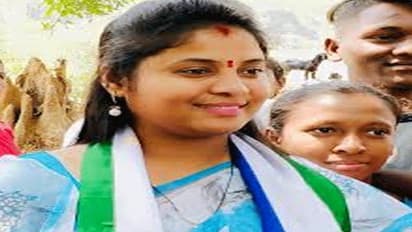 డిప్యూటీ సీఎం పుష్ప శ్రీవాణికి షాక్... హైకోర్టు నోటీసులు