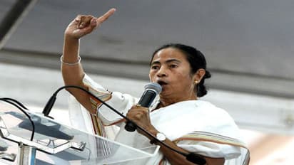 বিজেপি-কে রুখতে ঘরছাড়া কর্মীদের পাশে মমতা, বৃহস্পতিবার যাচ্ছেন নৈহাটিতে