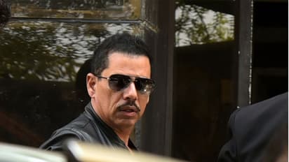 ईडी के दफ्तर पहुंचे रॉबर्ट वाड्रा, हथियार सौदागर से रिश्तों को लेकर होगी पूछताछ