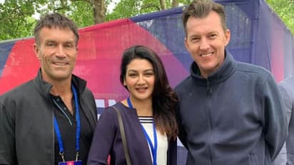 লন্ডনে বিশ্বকাপে জয়া আহসান, ভিভ থেকে ব্রেট লি ছবি তুলে করলেন পোস্ট