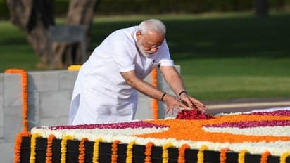 Ahead of swearing in, Modi pays tributes to Gandhi, Vajpayee