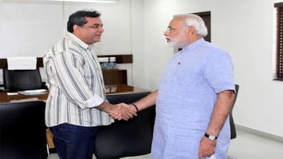 మోడీ ప్రమాణ స్వీకారం.. 'లింగం మామ' డబుల్ హ్యాపీ!