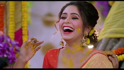 ঋতাভরী চক্রবর্তীর নজর কাড়া উপস্থিতি ধরা পড়ল ছবির নতুন গানে, বদলালো সম্পর্কের সমীকরণ