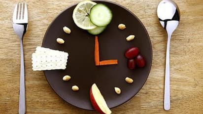 খিদে চেপে রাখছেন, বাড়তে পারে শরীরের ওজন, জেনে নিন খালি পেটে থাকার কুফল