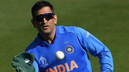 ധോണിയില്ലാത്ത ടി20 ലോകകപ്പ് ടീമോ; ചിന്തിക്കാനാകില്ലെന്ന് മുന്‍ താരം