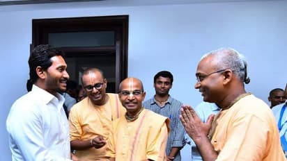 అక్షయ పాత్ర ట్రస్ట్ సభ్యులతో ఏపి నూతన సీఎం జగన్ భేటీ...(ఫోటోలు)