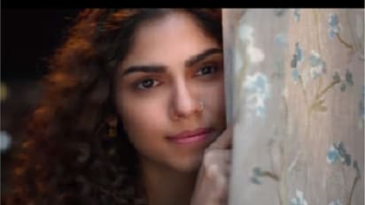 ছবির গান মুক্তির পর দুই নবাগতকে সোশ্যাল মিডিয়ায় শুভেচ্ছা জানালেন শাহরুখ খান